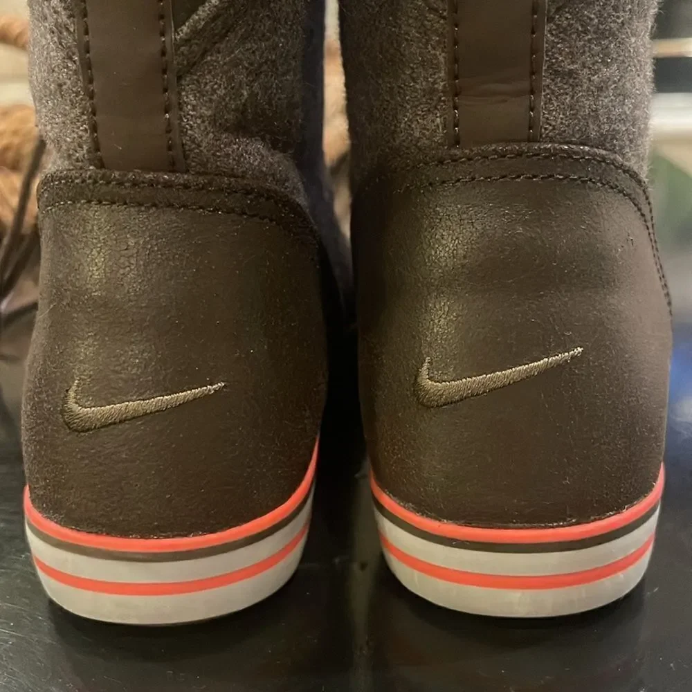 NIKE Carico Mid-calve Leather Dark Brown Cinder Boots Shoes - Womens Size 5.5